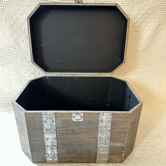 Faux Weathered Wood Storage Chest Trunk With Metal Studs And Buckle Closure - Picture 8 of 11